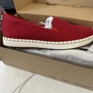 Women's Clarks Cloudsteppers Step Glow Jade Slip On - Red - size 9
